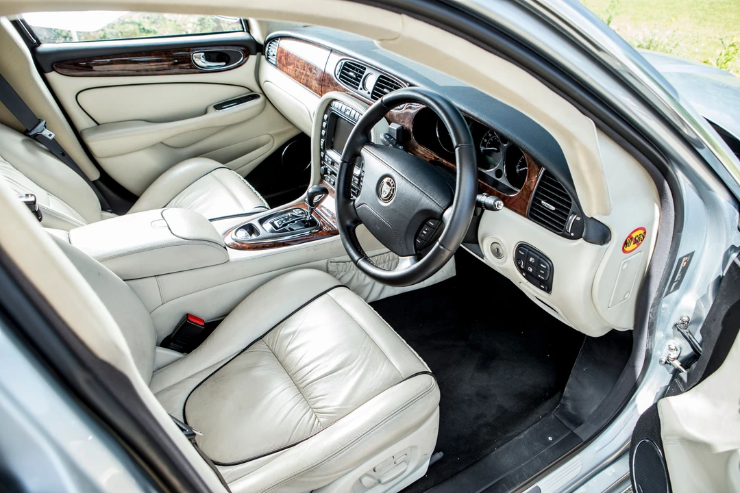 2010 Jaguar X351 XJ - Image 18 of 26
