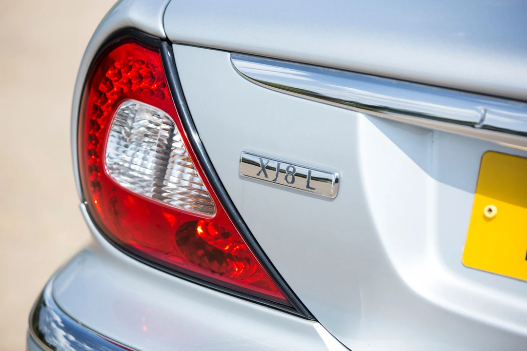 2010 Jaguar X351 XJ - Image 12 of 26