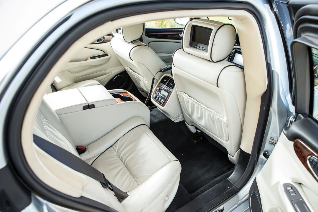 2010 Jaguar X351 XJ - Image 17 of 26