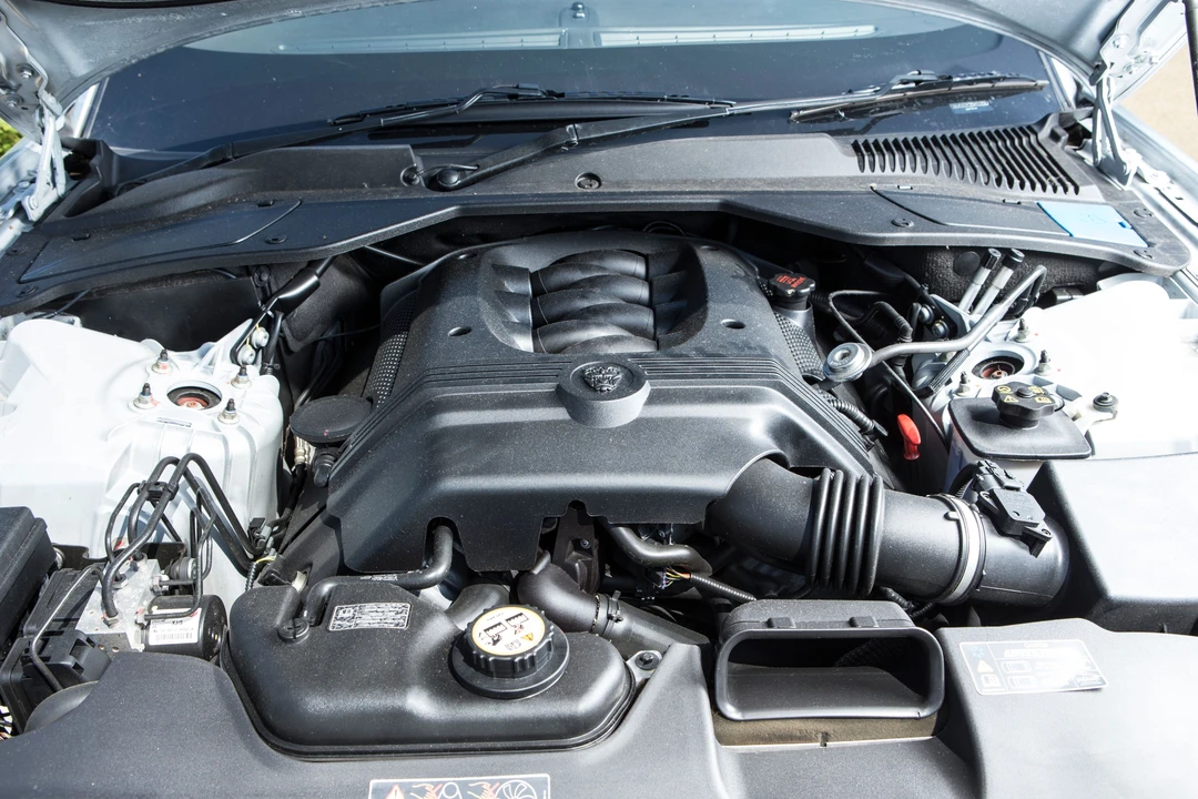 2010 Jaguar X351 XJ - Image 16 of 26
