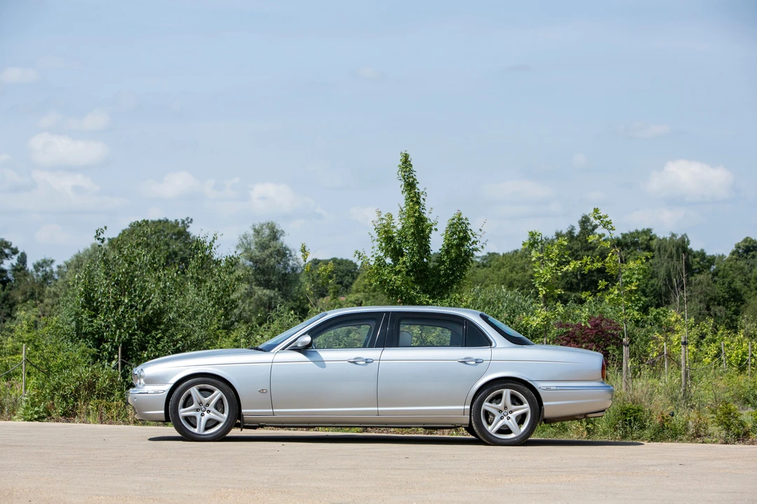 2010 Jaguar X351 XJ - Image 26 of 26