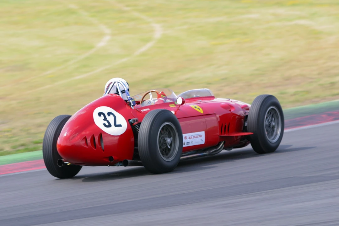 Ferrari Dino - Image 8 of 31