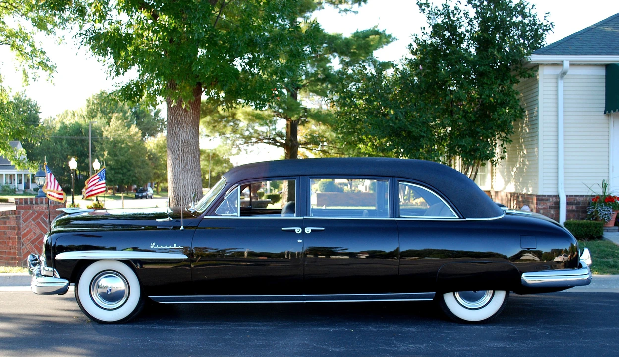 1950 Lincoln Cosmopolitan - Image 2 of 12