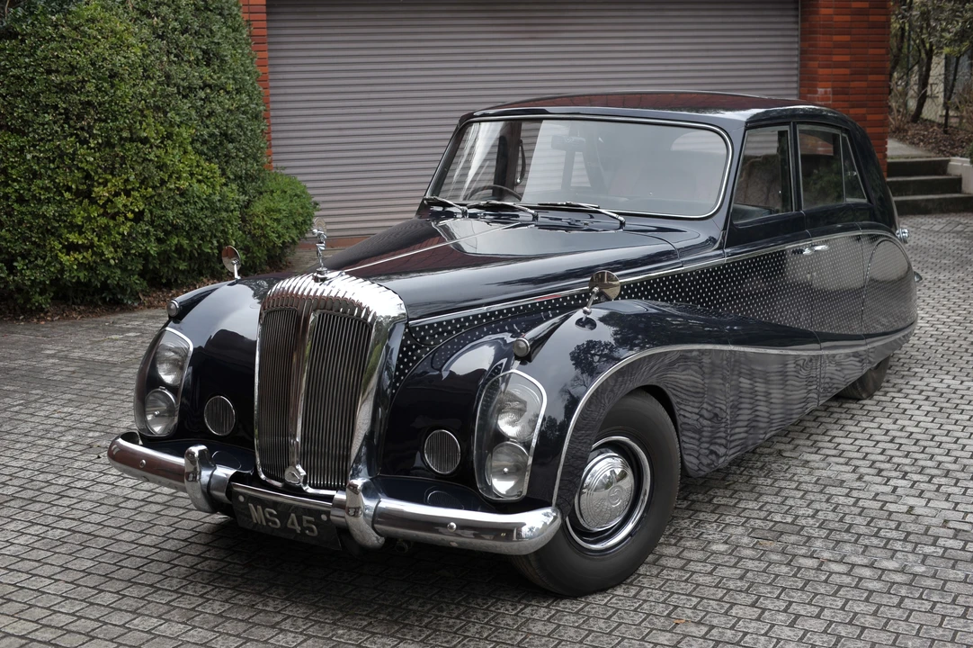 1954 Daimler - Image 5 of 31