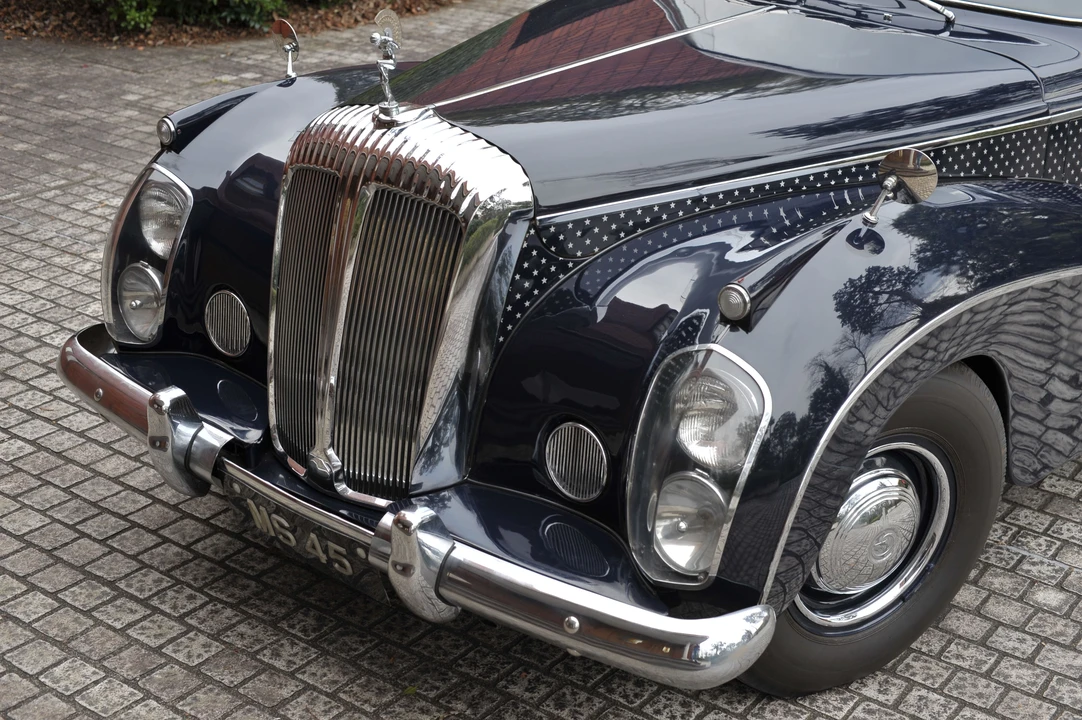 1954 Daimler - Image 6 of 31