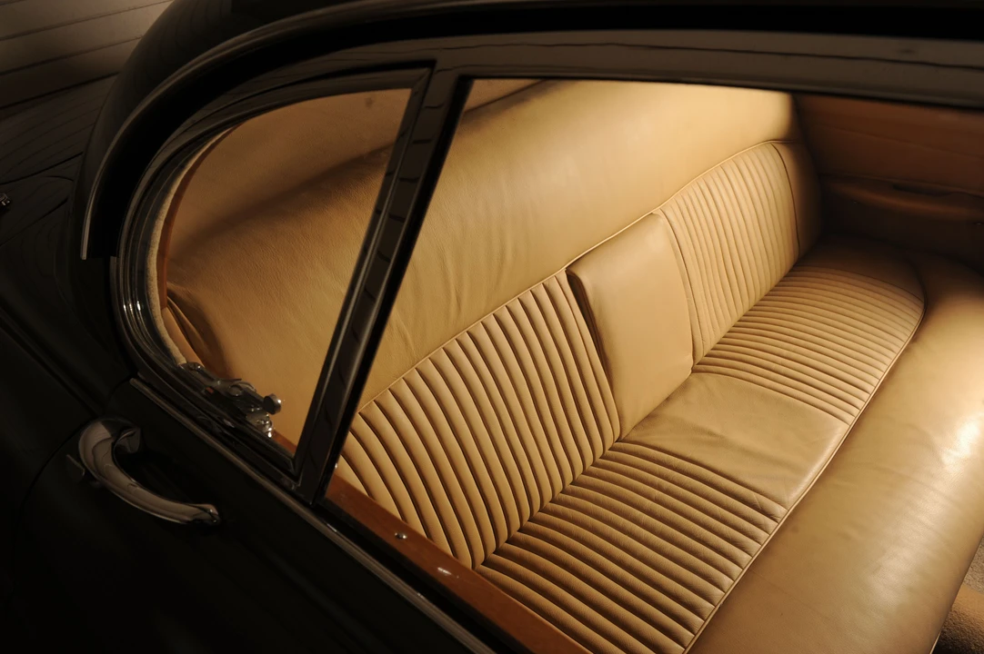 1965 Jaguar Mark X - Image 2 of 4