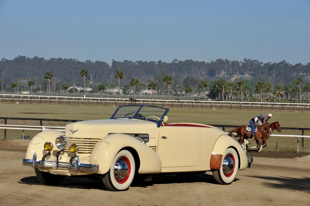 1937 Cord 810 & 812 - Image 2 of 28