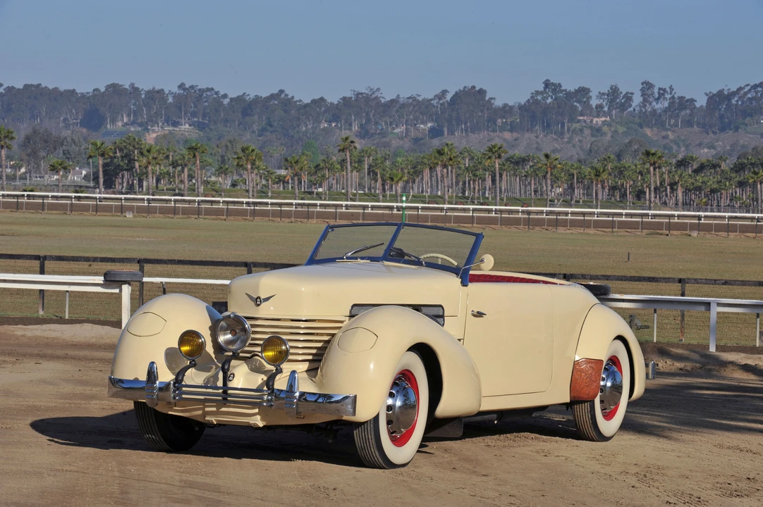 1937 Cord 810 & 812 - Image 6 of 28