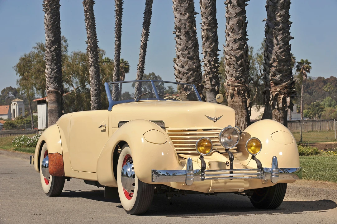 1937 Cord 810 & 812 - Image 8 of 28
