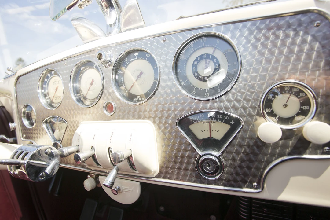 1937 Cord 810 & 812 - Image 18 of 25