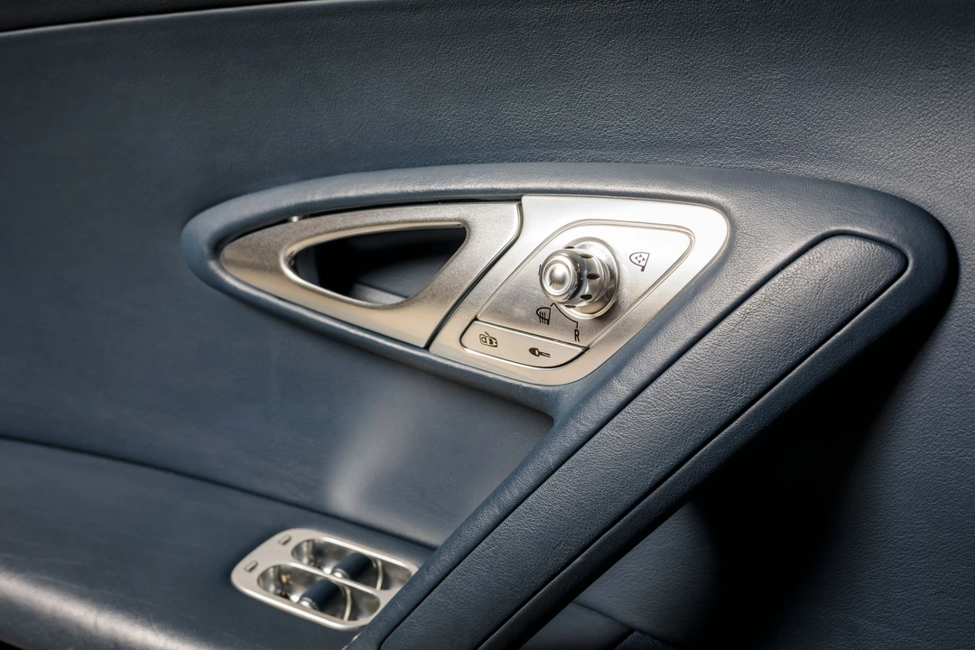 2006 Bugatti Veyron - Image 12 of 31