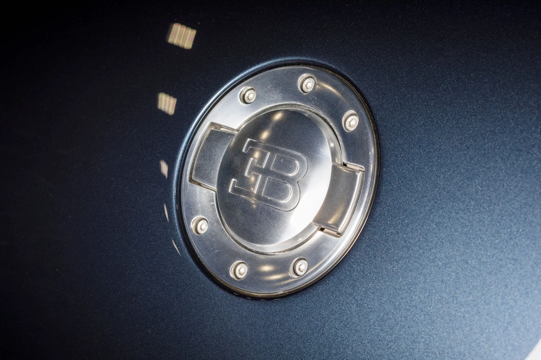 2006 Bugatti Veyron - Image 29 of 31