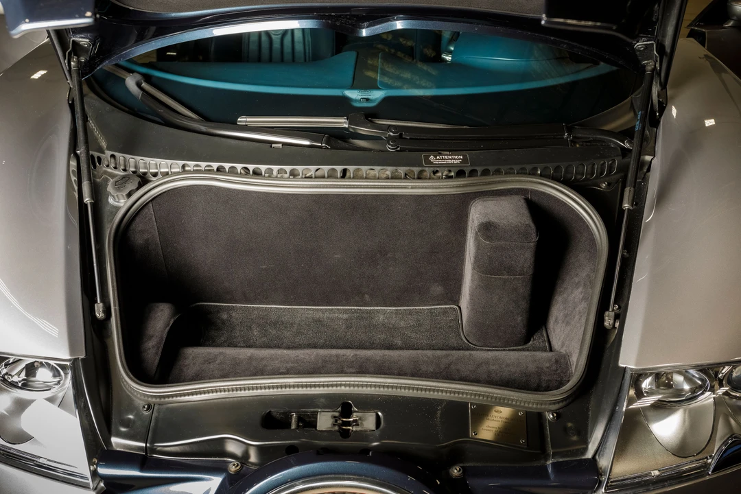 2006 Bugatti Veyron - Image 11 of 31