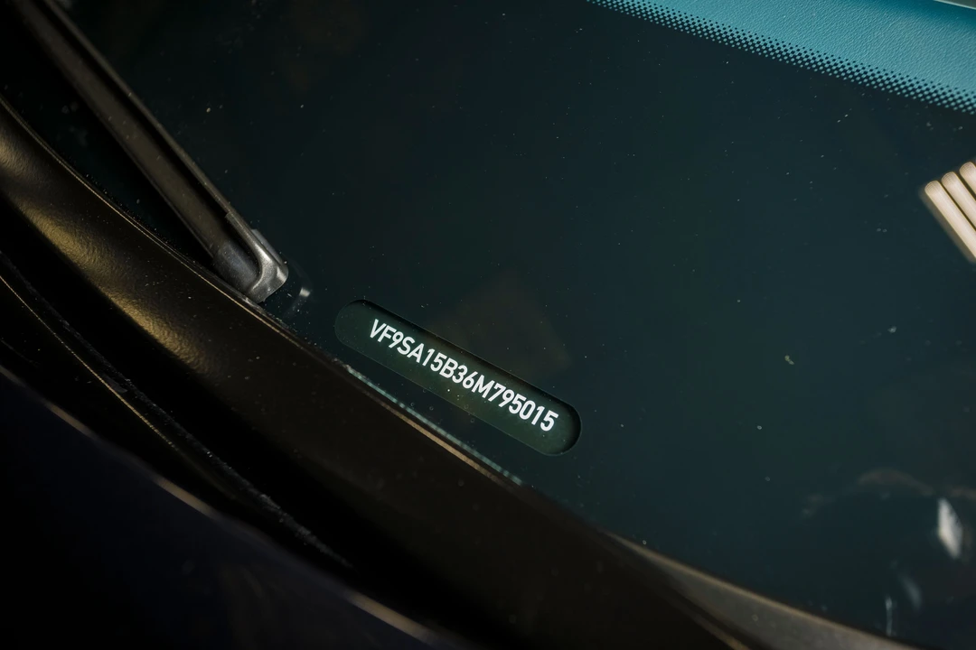 2006 Bugatti Veyron - Image 8 of 31