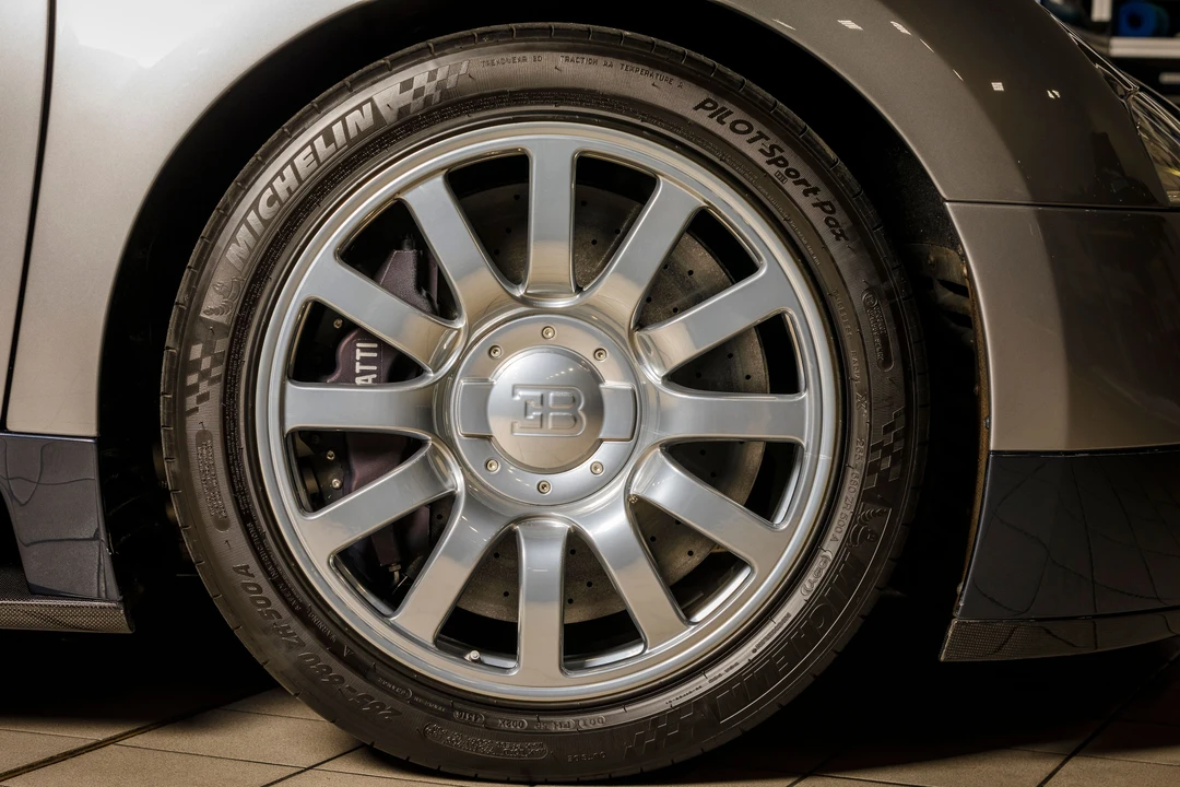 2006 Bugatti Veyron - Image 5 of 31