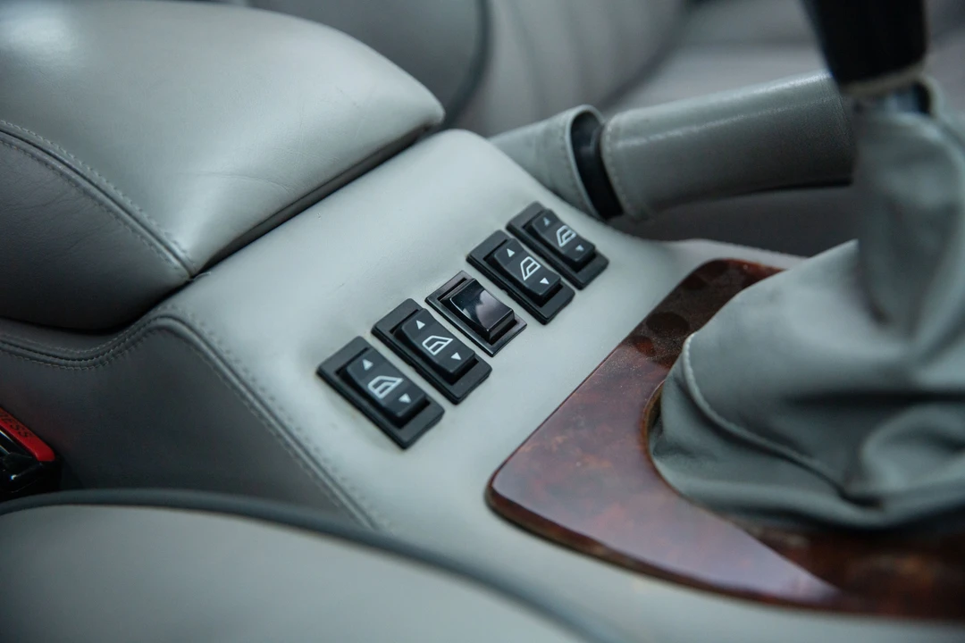 1993 Aston Martin Virage - Image 19 of 31