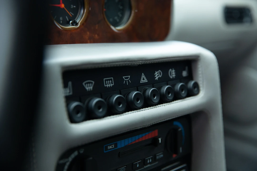 1993 Aston Martin Virage - Image 15 of 31