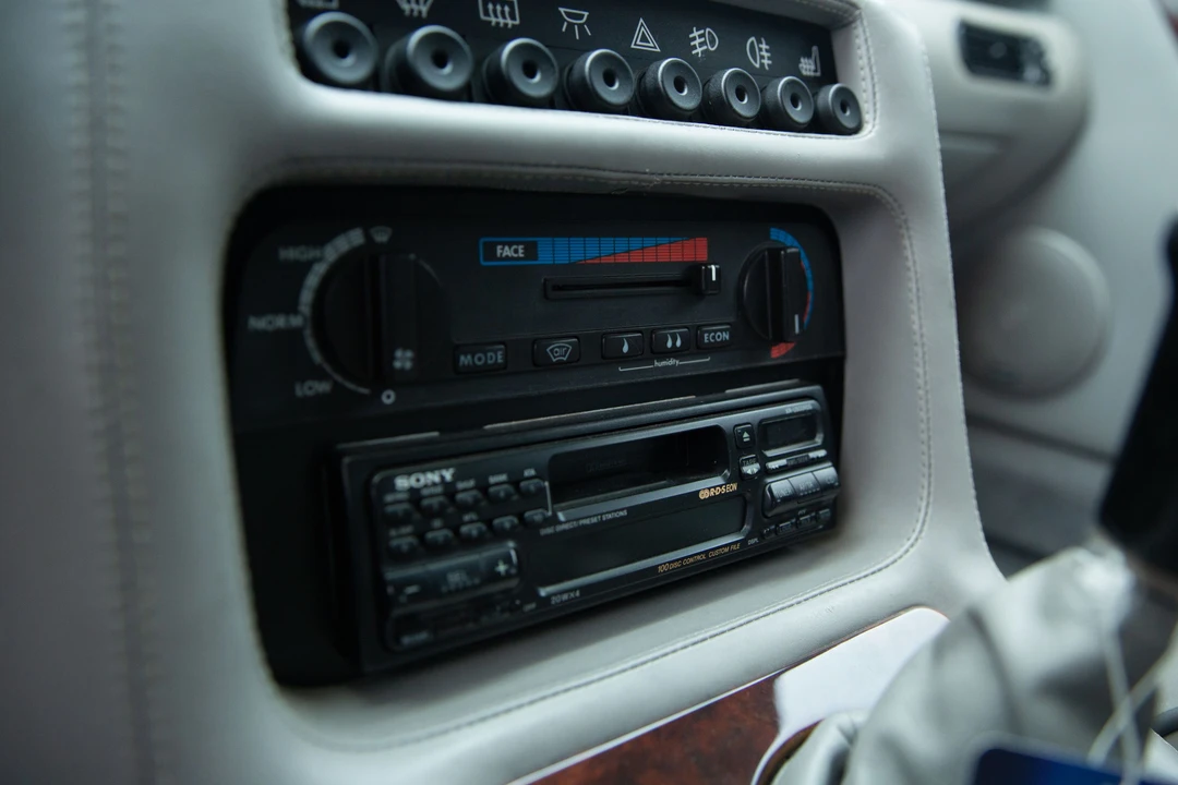 1993 Aston Martin Virage - Image 16 of 31