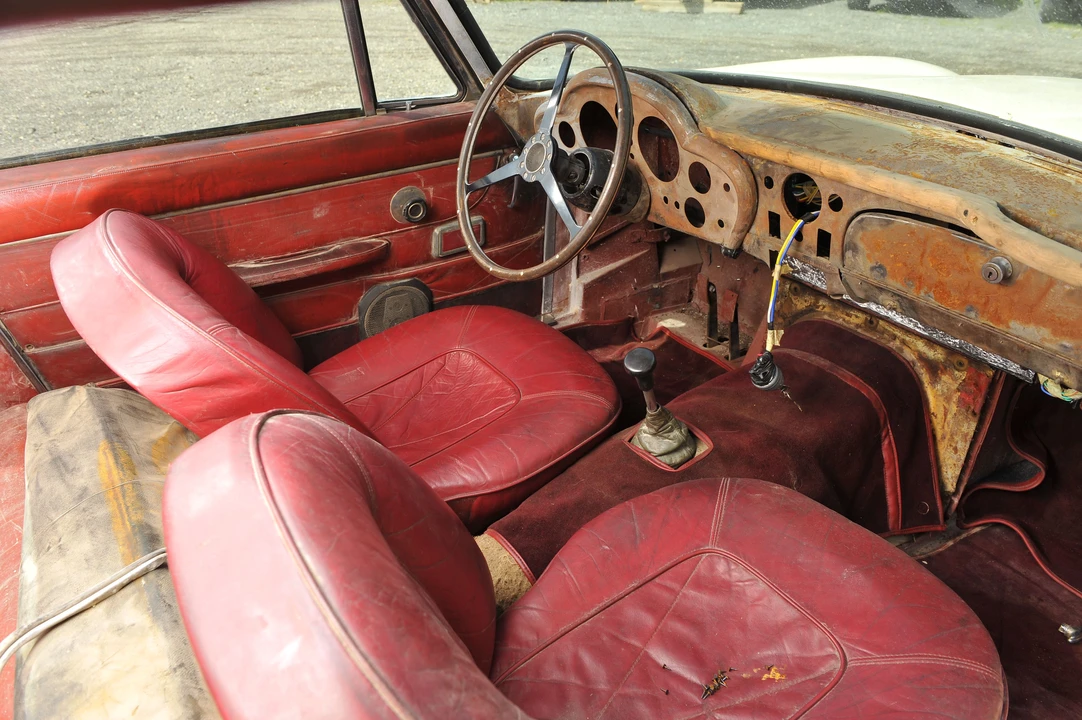 1970 Aston Martin DB6 - Image 4 of 11