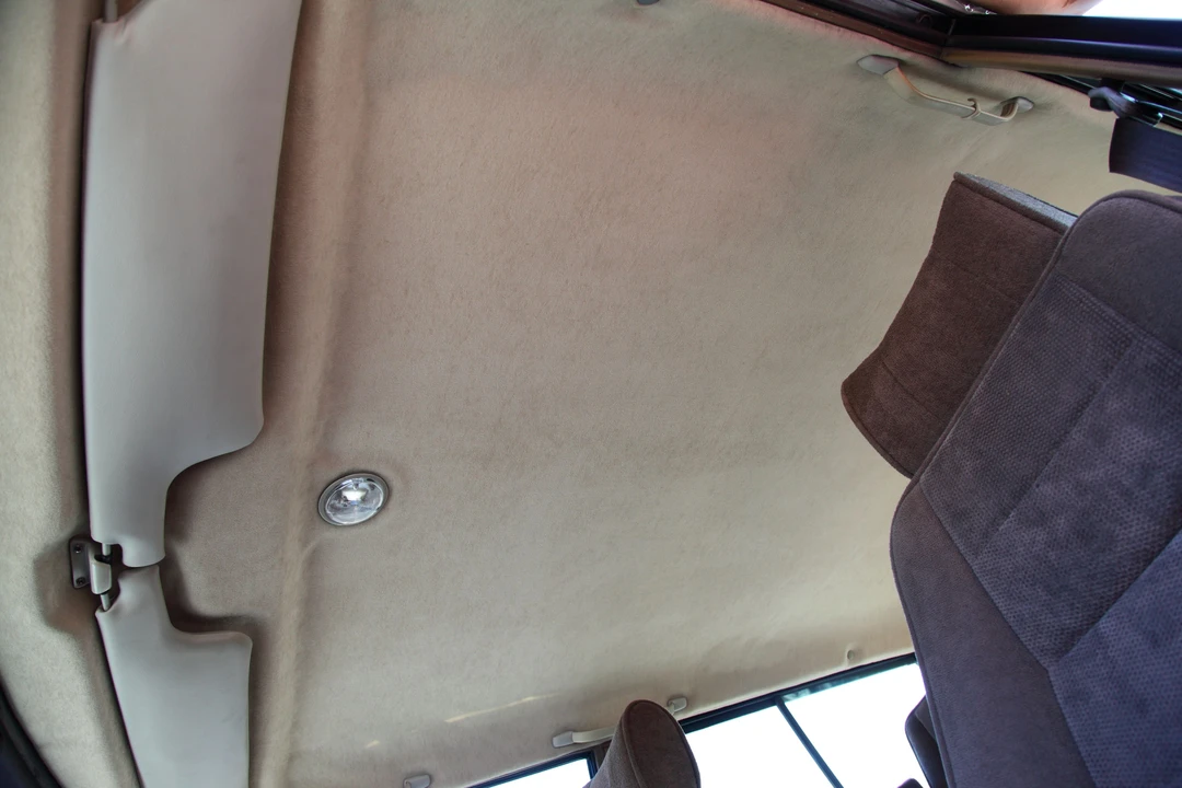 1994 Land Rover Range Rover Classic - Image 9 of 19
