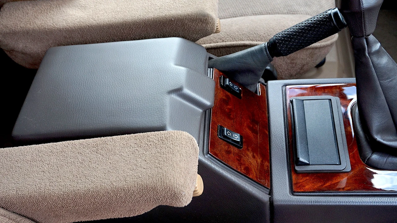 1994 Land Rover Range Rover Classic - Image 8 of 19