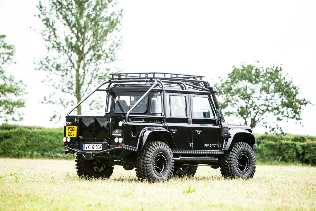 2011 Land Rover Defender 110 - Image 11 of 31