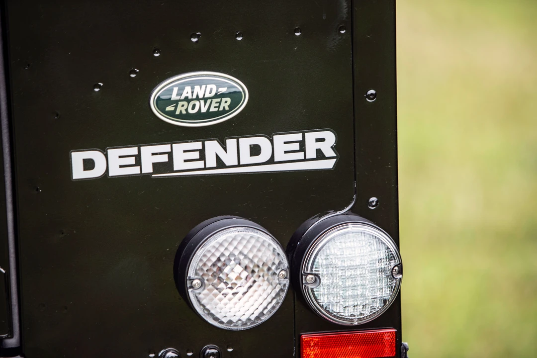 2011 Land Rover Defender 110 - Image 8 of 31