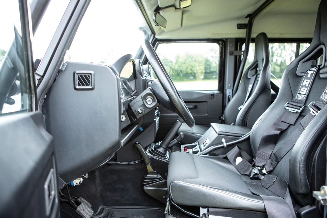 2011 Land Rover Defender 110 - Image 7 of 31