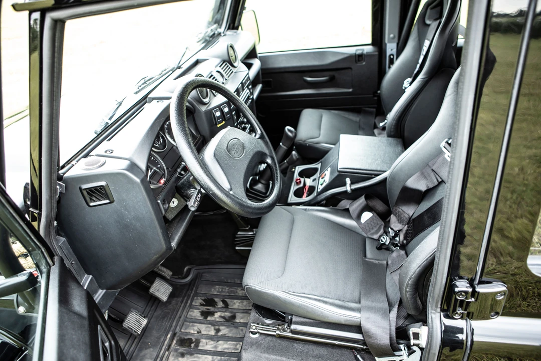 2011 Land Rover Defender 110 - Image 17 of 31