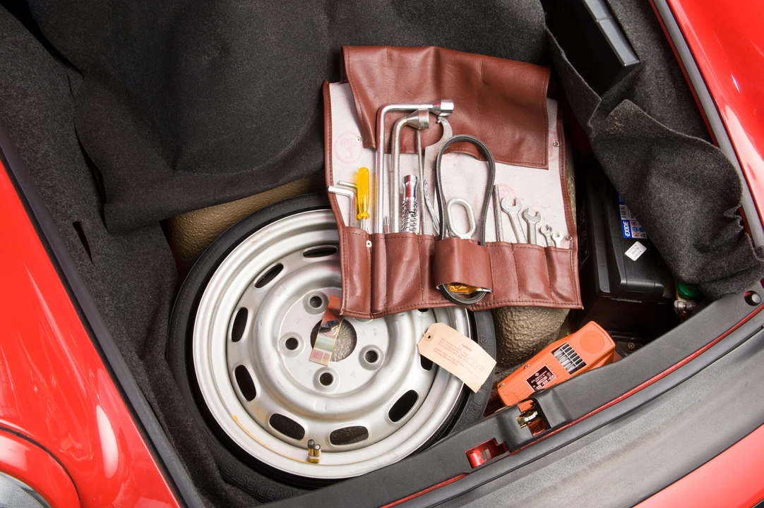 1984 Porsche 911 Carrera 3.2 - Image 11 of 15