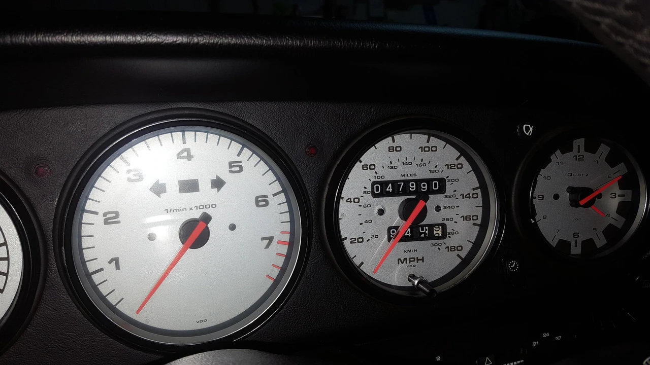 1995 Porsche 993 Carrera 4 - Image 8 of 8