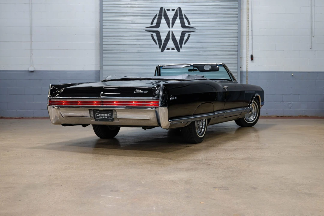 1966 Buick Electra - Image 10 of 31