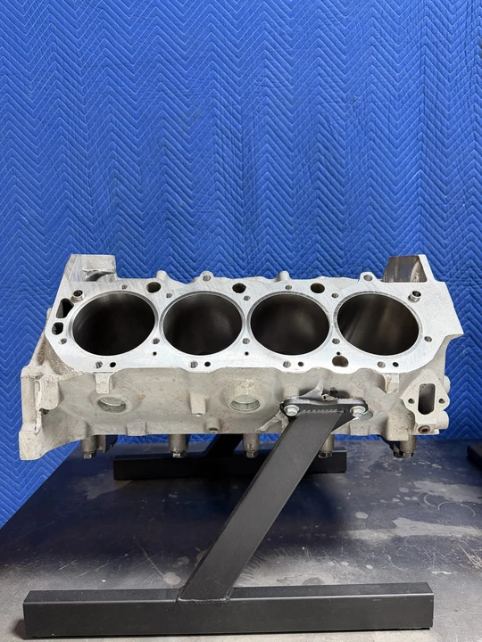 Parts & Memorabilia Engines - Image 3 of 31