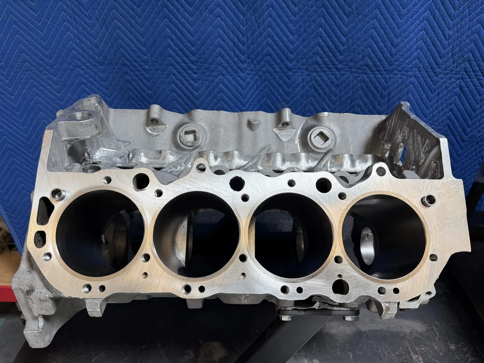 Parts & Memorabilia Engines - Image 4 of 31