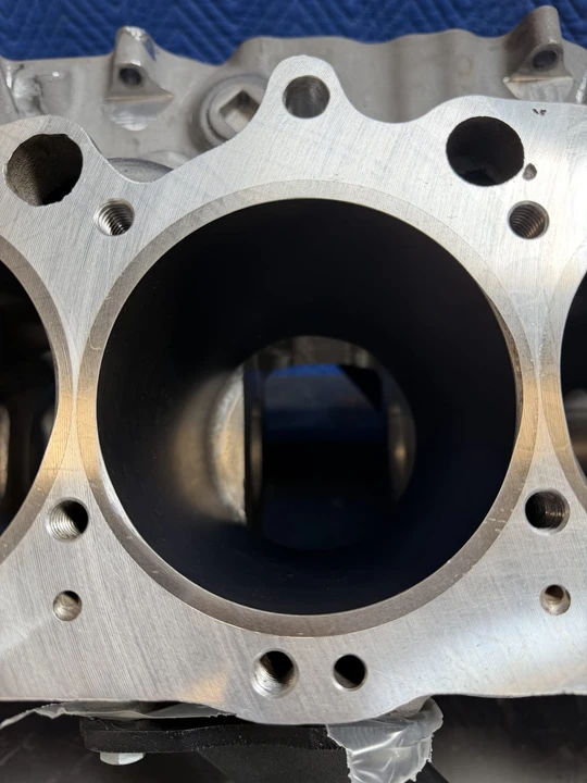Parts & Memorabilia Engines - Image 16 of 31