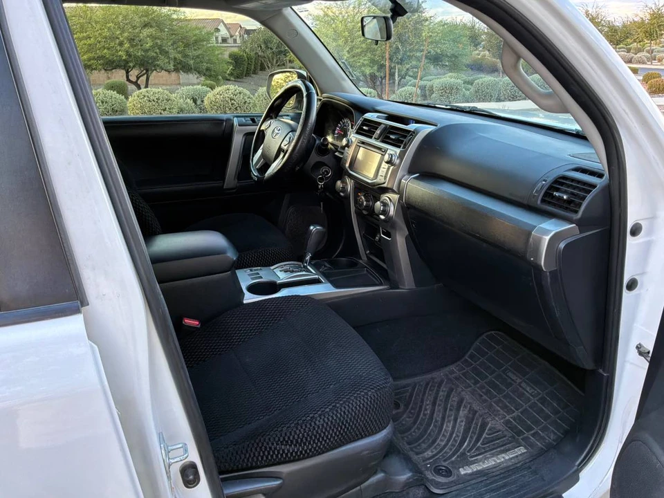 2015 Toyota 4Runner 5th Gen - Image 9 of 13