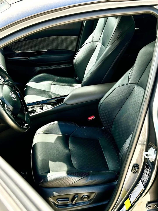2022 Toyota C-HR - Image 7 of 8