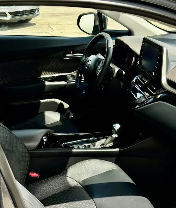 2022 Toyota C-HR - Image 6 of 8