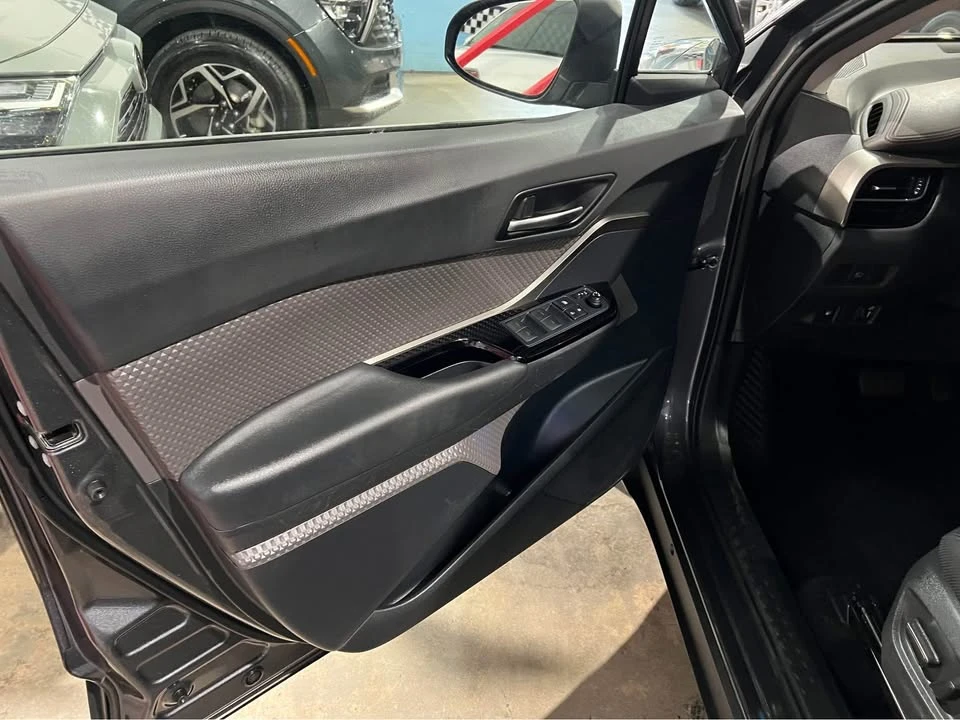 2022 Toyota C-HR - Image 6 of 9
