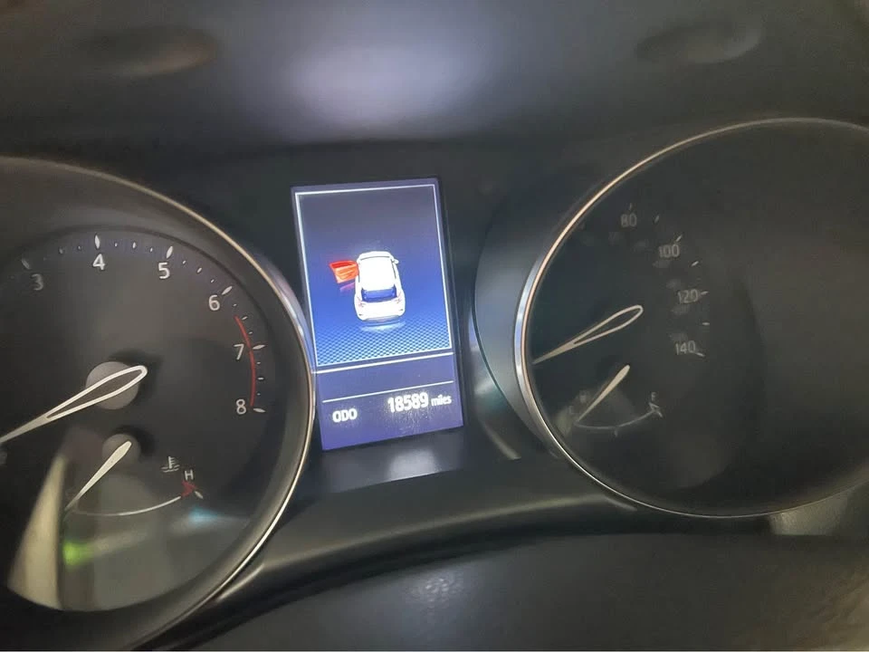 2022 Toyota C-HR - Image 8 of 9
