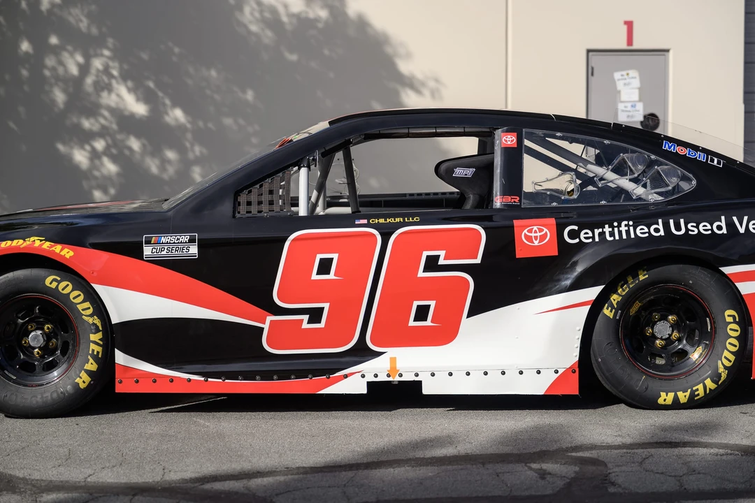 Toyota Camry - Image 14 of 31