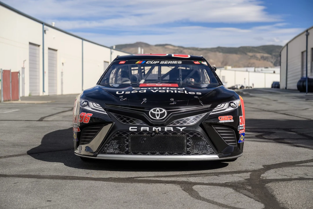 Toyota Camry - Image 12 of 31