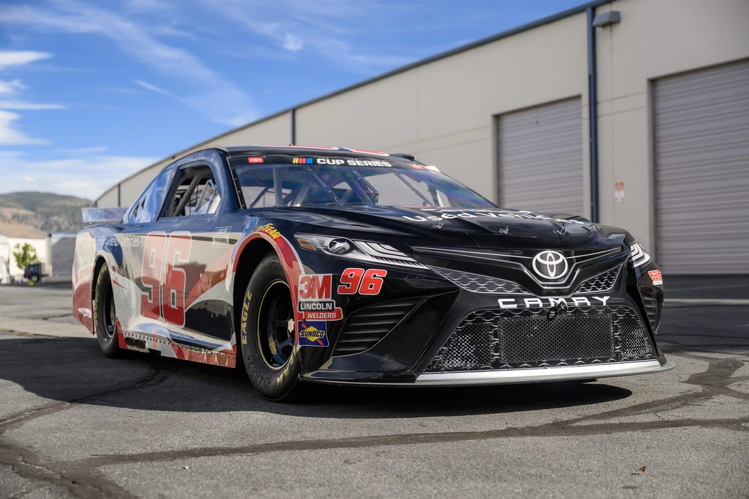 Toyota Camry - Image 10 of 31