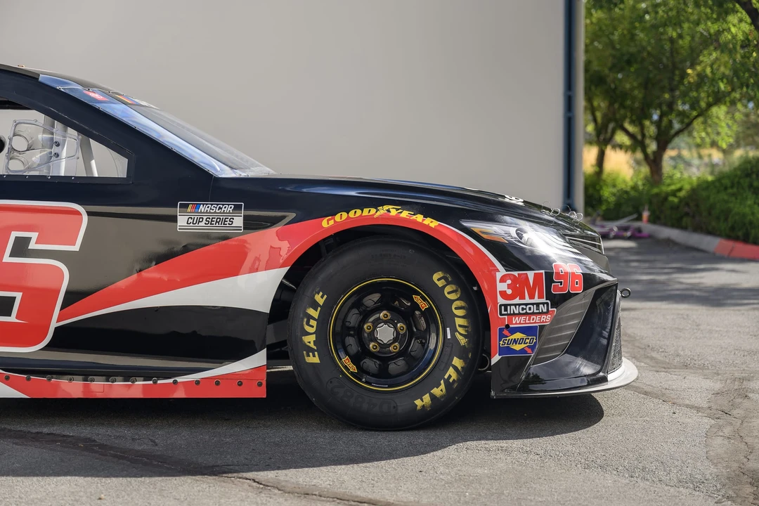 Toyota Camry - Image 26 of 31