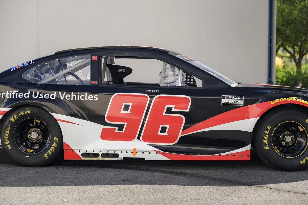 Toyota Camry - Image 27 of 31