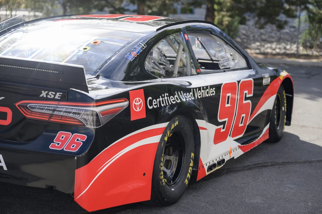 Toyota Camry - Image 29 of 31
