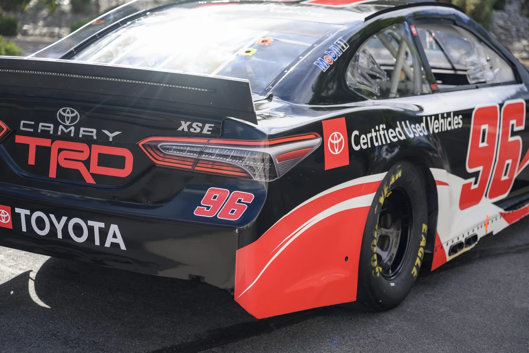 Toyota Camry - Image 30 of 31