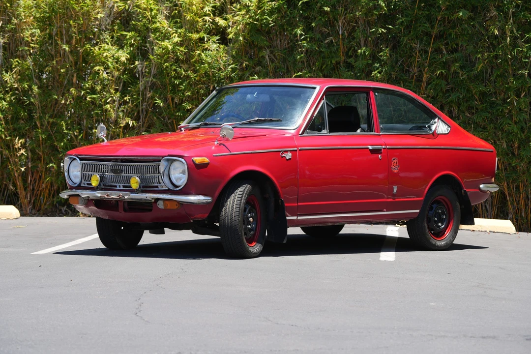 Toyota Corolla - Image 2 of 31
