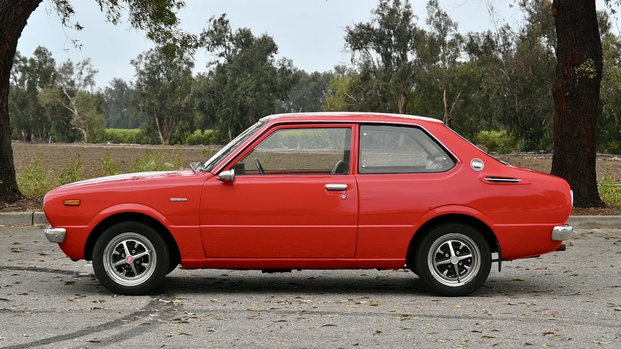 Toyota Corolla 1st Gen - Image 8 of 31