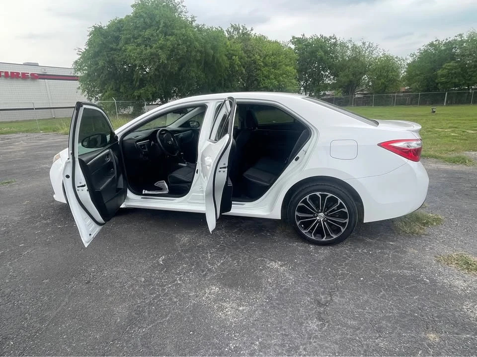 2017 Toyota Corolla 11th Gen - Image 5 of 5
